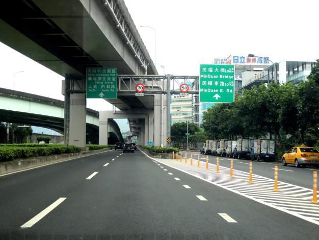 堤頂大道一段(麥帥二橋至南京東路)