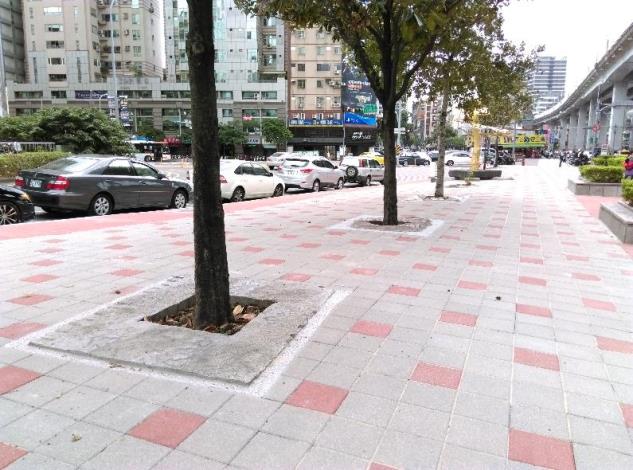 中山區市民大道三段北側自金山北路至松江路間人行道更新現況