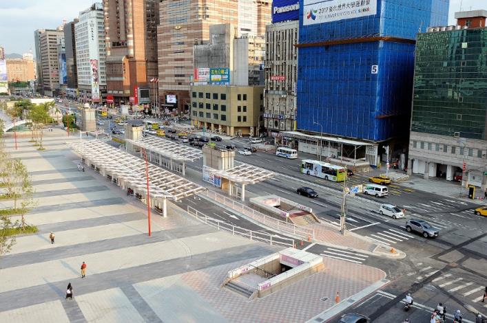 交6公車彎候車亭完成現況