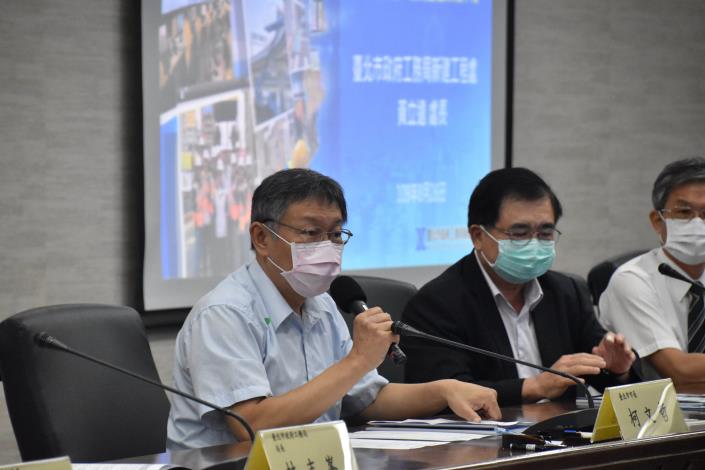 圖3 柯市長為透明晶質獎實地評核致詞勉勵同仁.JPG