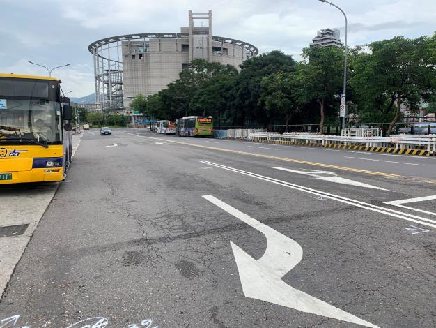 圖8 士商路路面施工前