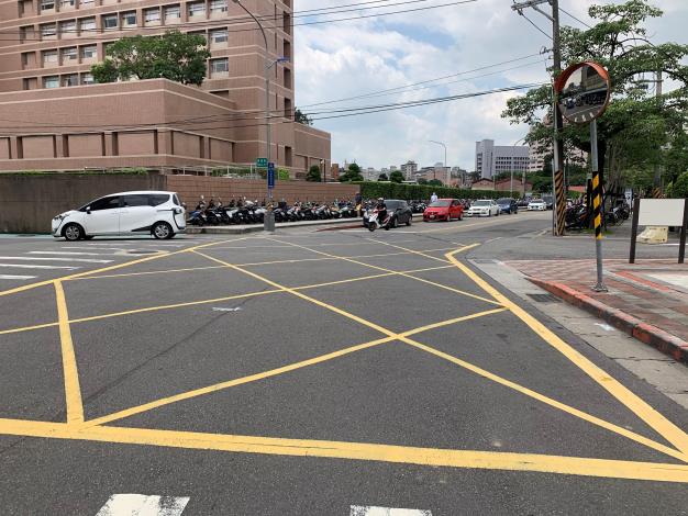 圖6 美崙街路面施工前