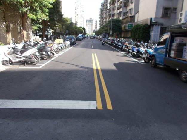 圖3、國興路路面施工後1