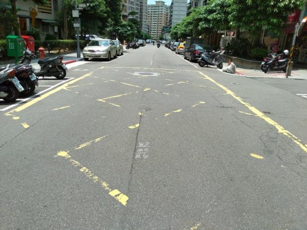 圖4、國興路路面施工前2