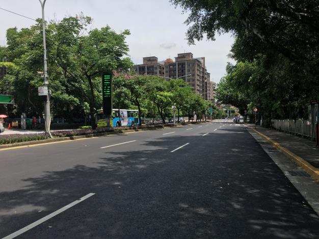 圖4 研究院路二段路面施作後1