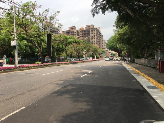 圖3 研究院路二段路面施作前1