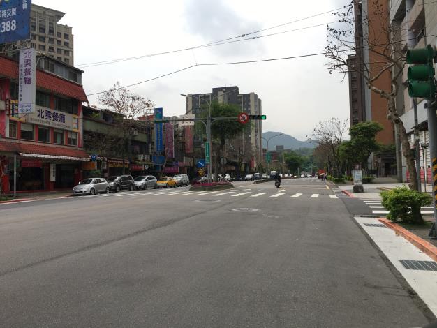 圖5 研究院路二段路面施作前2