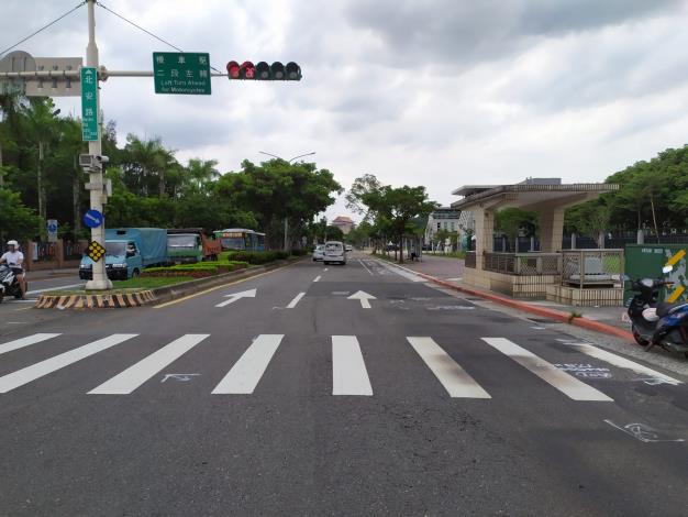圖2北安路東往西車道(崇實路口至國防部海軍司令部側門前)施工前照片1