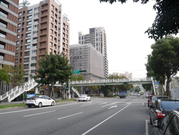 圖2 文林北路及明德路交叉口人行陸橋現況