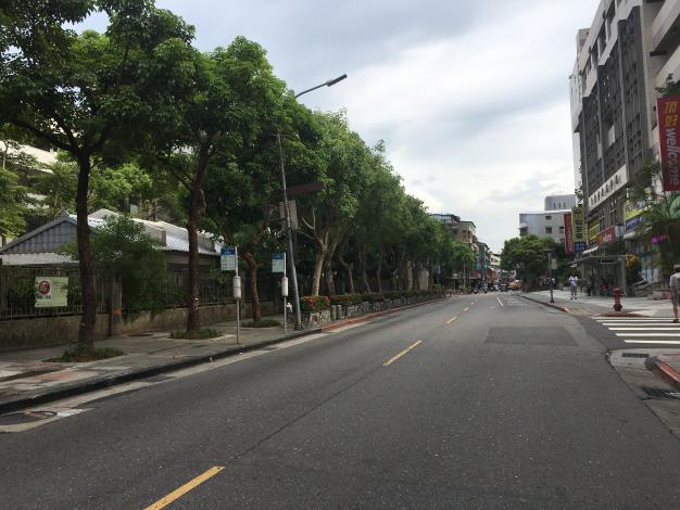 圖3 康樂街路面施作前1