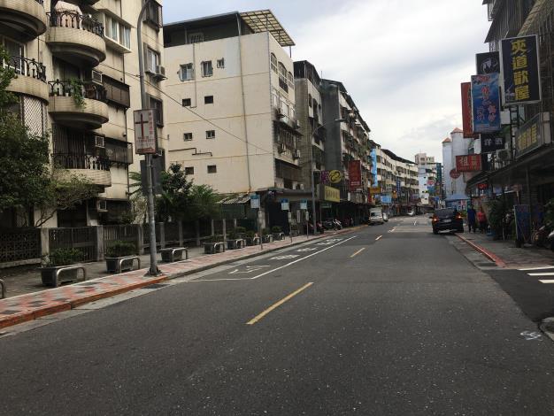 圖5 康樂街路面施作前2