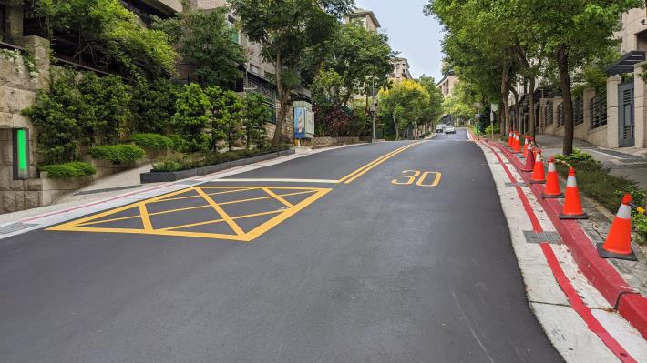 圖2、政大一街路面更新照片