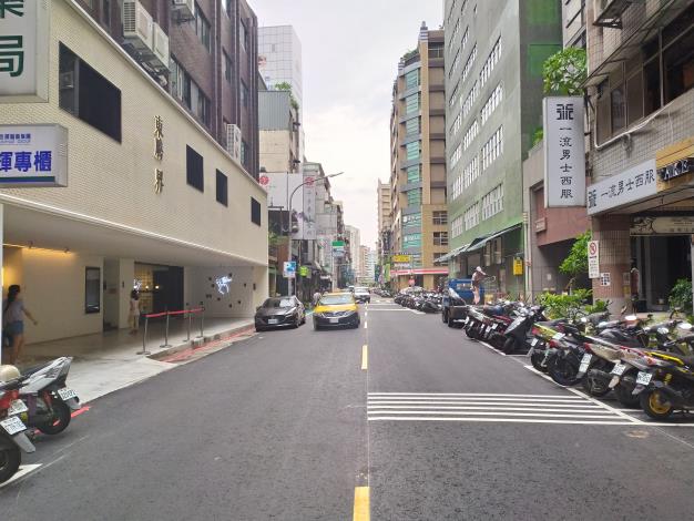 圖7撫順街(中山北路2段至承德路3段)施工後照片-3
