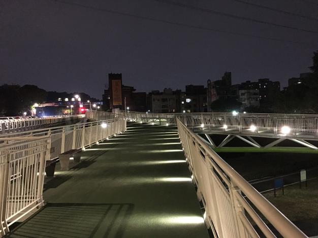 圖6新設景觀橋夜間照片2（由右岸往左岸看）.JPG