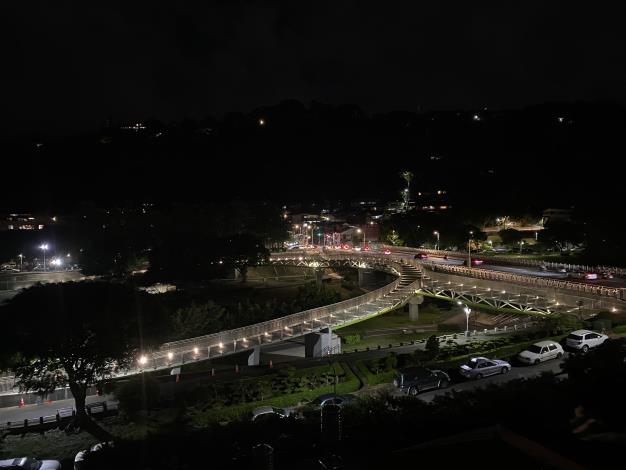 圖4新設景觀橋夜間照片1（左岸往右岸鳥瞰）