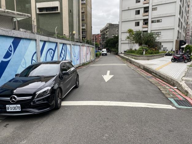 圖2. 中華路二段596巷口路面施工前.JPG