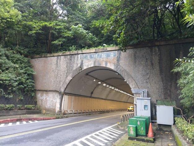 圖1未設置隧道名牌及總長度之莊敬隧道