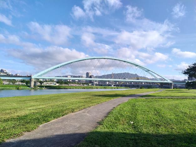 圖5麥帥二橋鋼構油漆防蝕塗裝改善工程施工後照片-全景照