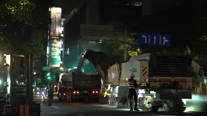 圖8施工中(路面刨除作業)