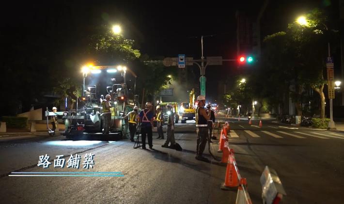 圖11施工中(路面鋪築作業)