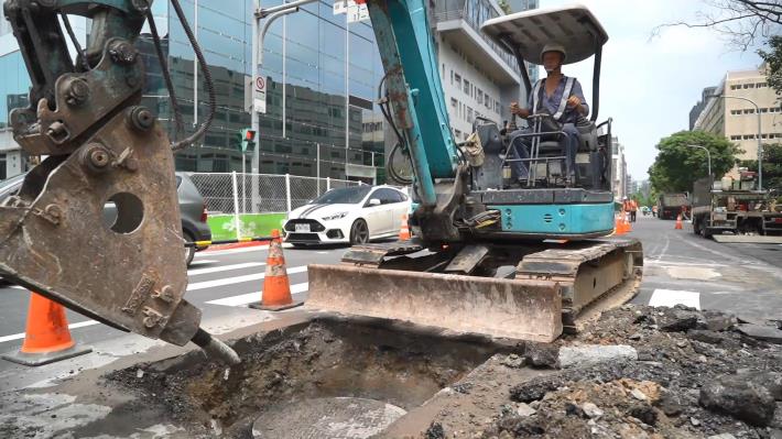 圖7人手孔調降作業