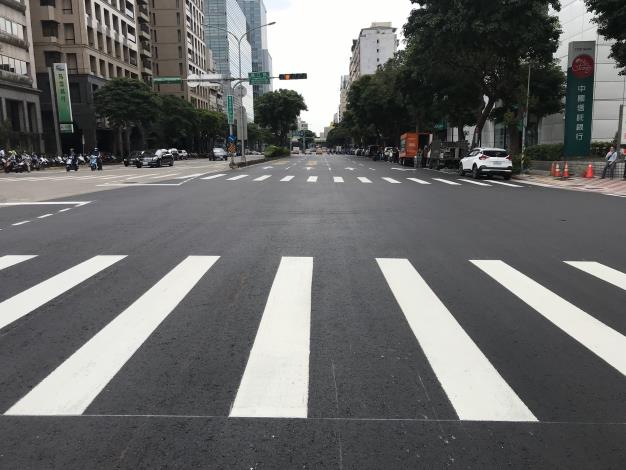 圖8民生東路3段東往西車道（復興北路至建國北路） 施工後照片-1