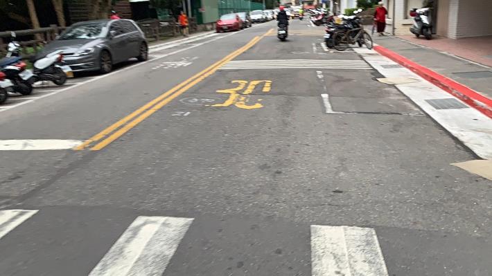 圖5 內湖路二段103巷路面施作前2