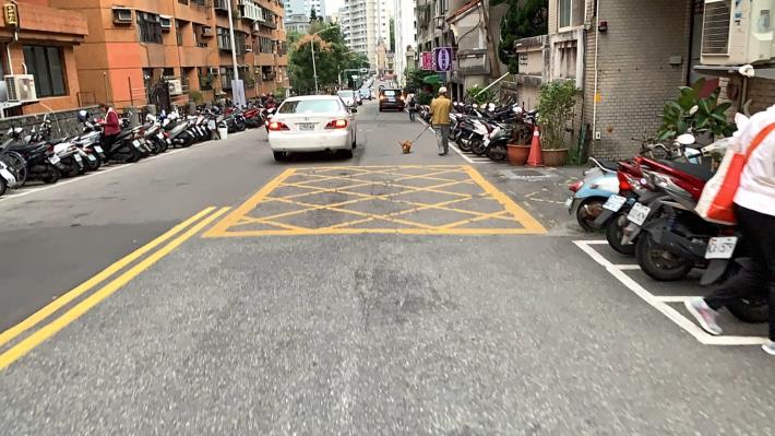 圖3 內湖路二段103巷路面施作前1