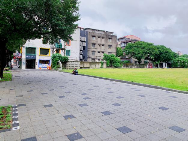 圖4 華山文創園區周邊人行道廣場