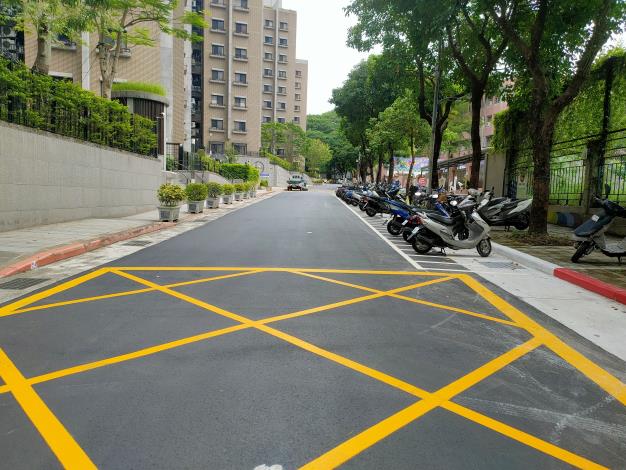 圖02南港區東新街118巷路面完工