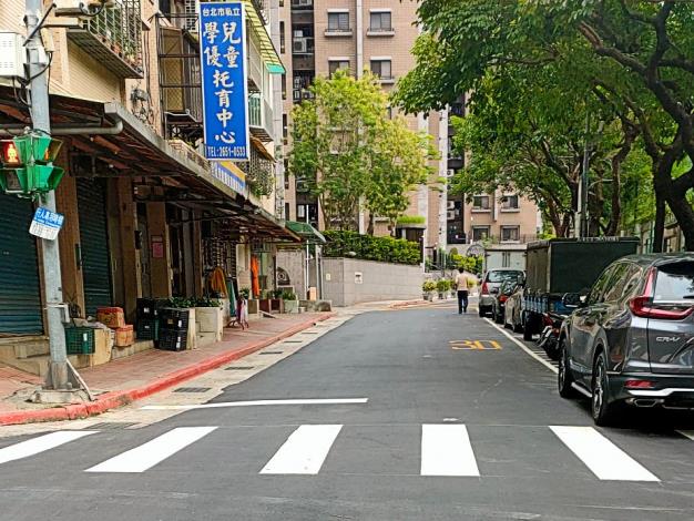 圖04南港區東新街118巷路面(更新後1)