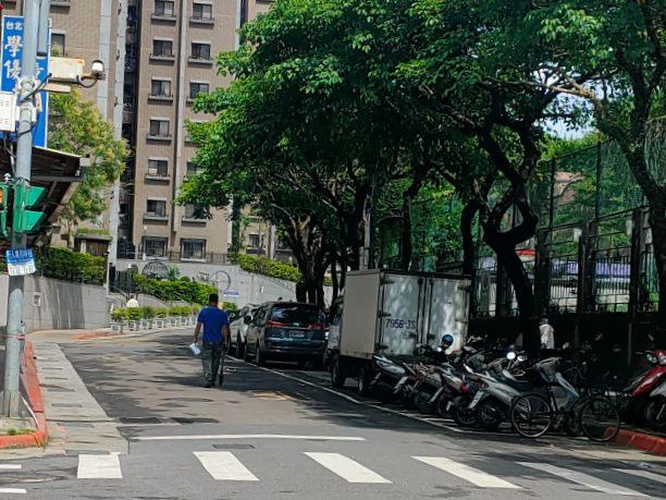 圖03南港區東新街118巷路面(更新前1)