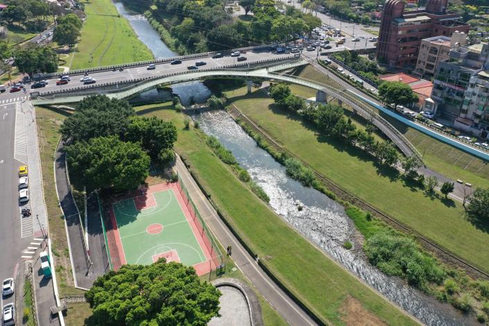 圖8. 復興橋人行景觀橋完工空拍照