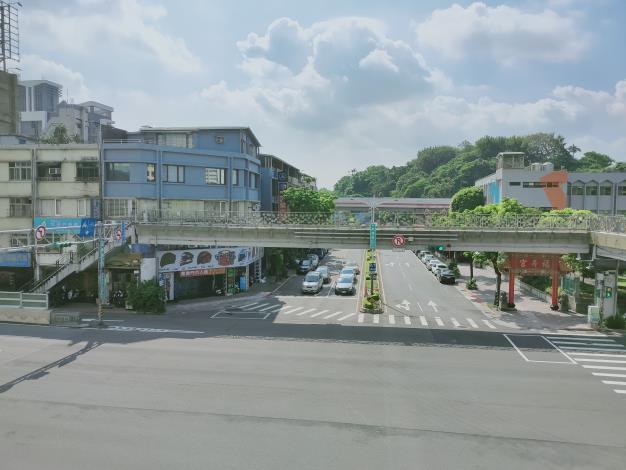 圖3 承德敦煌人行天橋東側跨敦煌路段拆除施工前照片-1