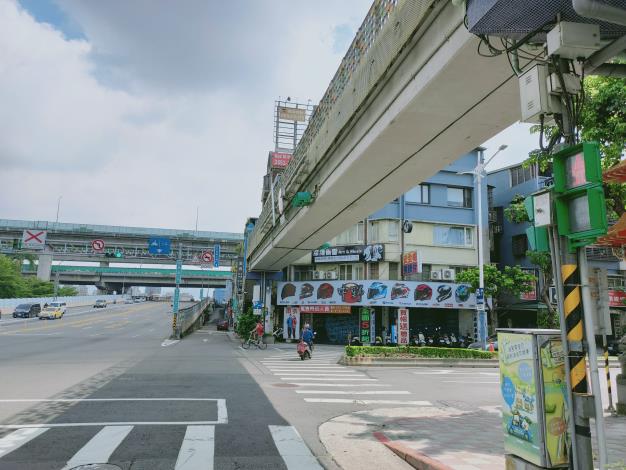 圖5 承德敦煌人行天橋東側跨敦煌路段拆除施工前照片-2
