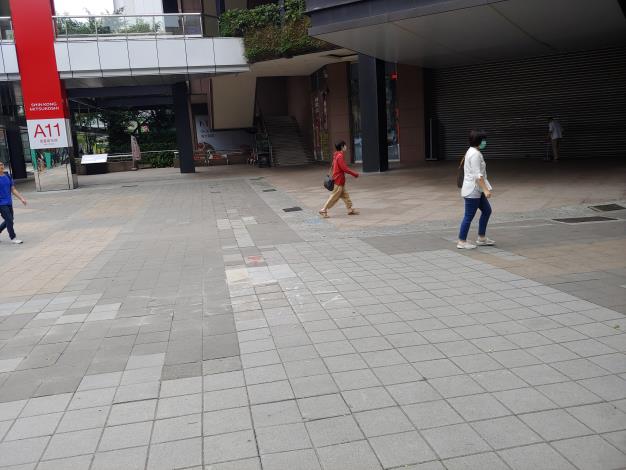 圖4 信義區香堤廣場鋪面更新工程施工前照片1