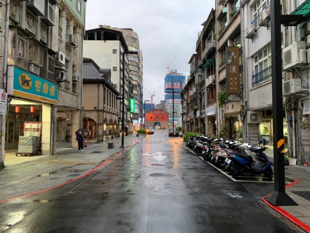 圖5 景觀路燈與北門新舊交織