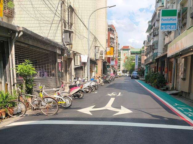 圖02內湖區東湖路113巷3弄路面完工