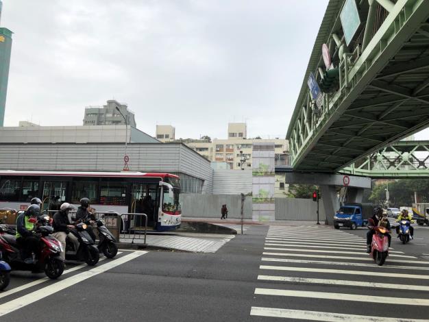 圖2 電梯示意圖