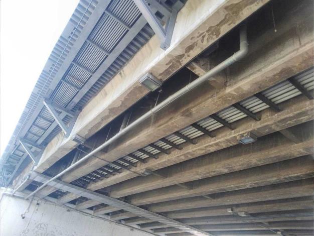 照片1-華中橋台北端橋墩排水管修復照