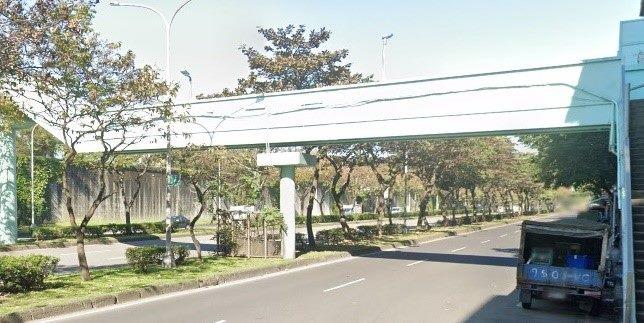 圖2 環南三段人行天橋施工前1