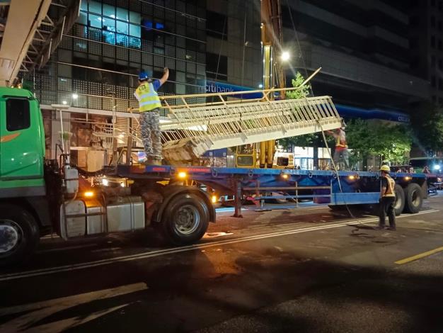 圖2樓梯置放於板車運離工區