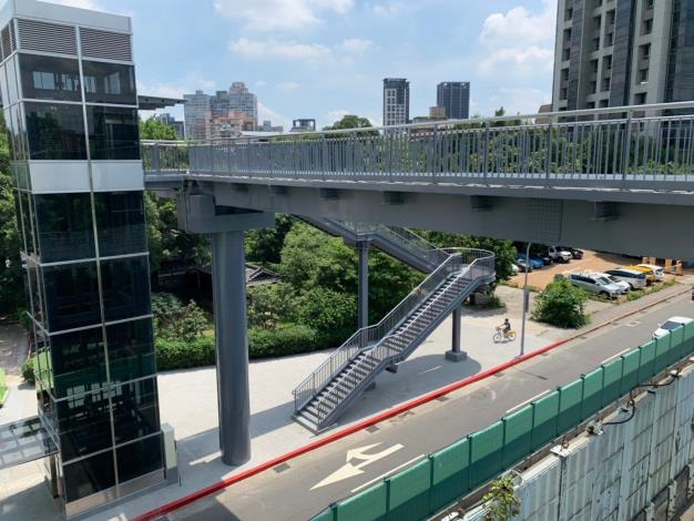 圖5堤內側升降梯及天橋2