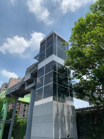 圖6堤外側升降梯