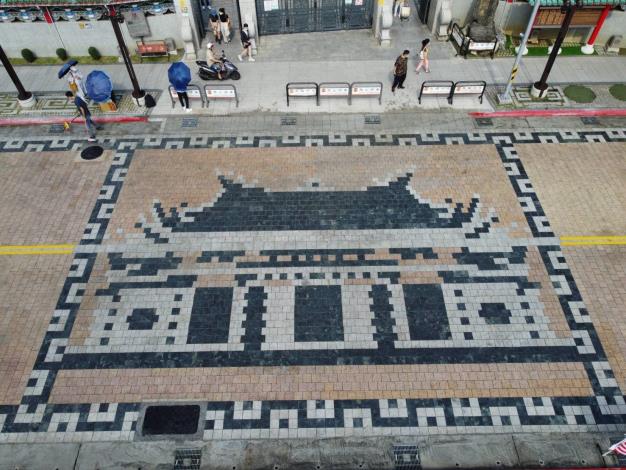 圖3 工程完工照2-龍山寺正門前鋪面拼貼圖樣