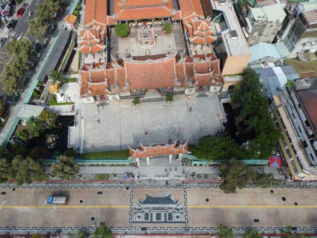 圖2 工程完工照1-龍山寺正門前街景空拍照