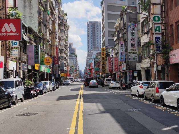 圖2長安西路(環河北路至中山北路)施工前-1