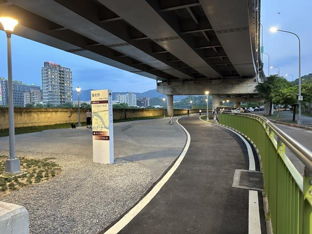 圖6環東高架道路橋下自行車道
