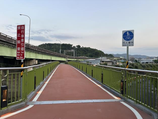 圖7跨越大坑溪自行車橋(往汐止方向)