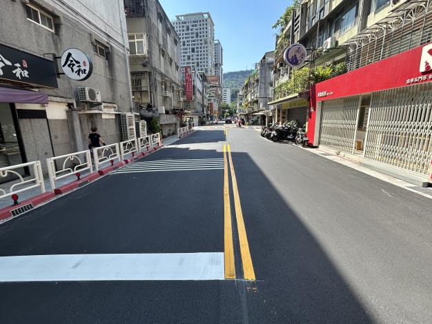 圖3 忠孝東路5段524巷實體人行區隔改善後